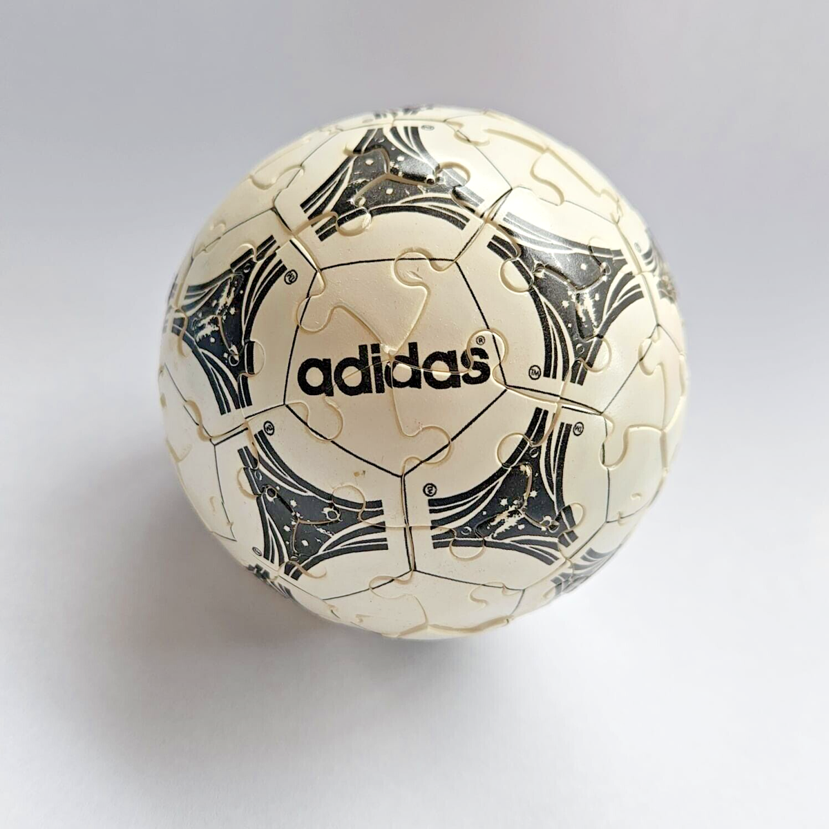 ADIDAS 3D PUZZLE BALL 1994 RAVENSBURGER QUESTRA SOCCER BALL 60PCS
