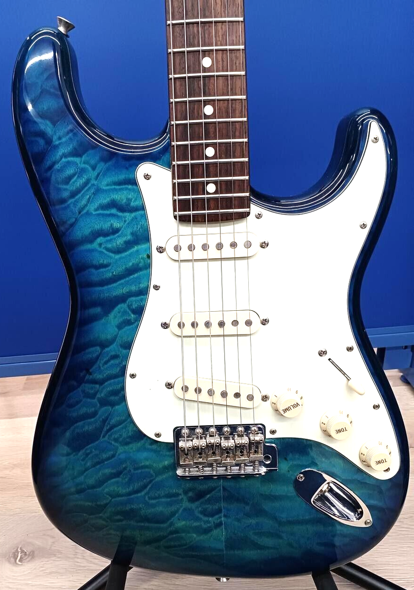 Fender Japan ST62-QT Quilted Top Stratocaster Guitar Blue Sunburst