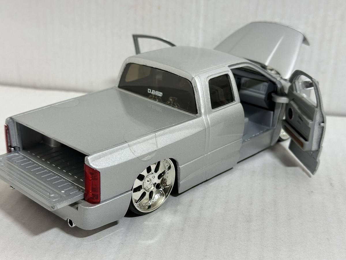 JADA DUB CITY 2003 DODGE RAM 1500 SILVER 1:24 DIECAST MODEL NEW NO