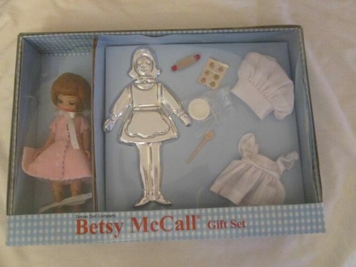Tonner Tiny Betsy McCall THANKSGIVING Trunk O'Plenty Set 2004 in