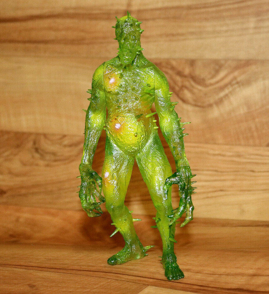Resident Evil 4 Regenerator Iron Maiden Green Variant Action