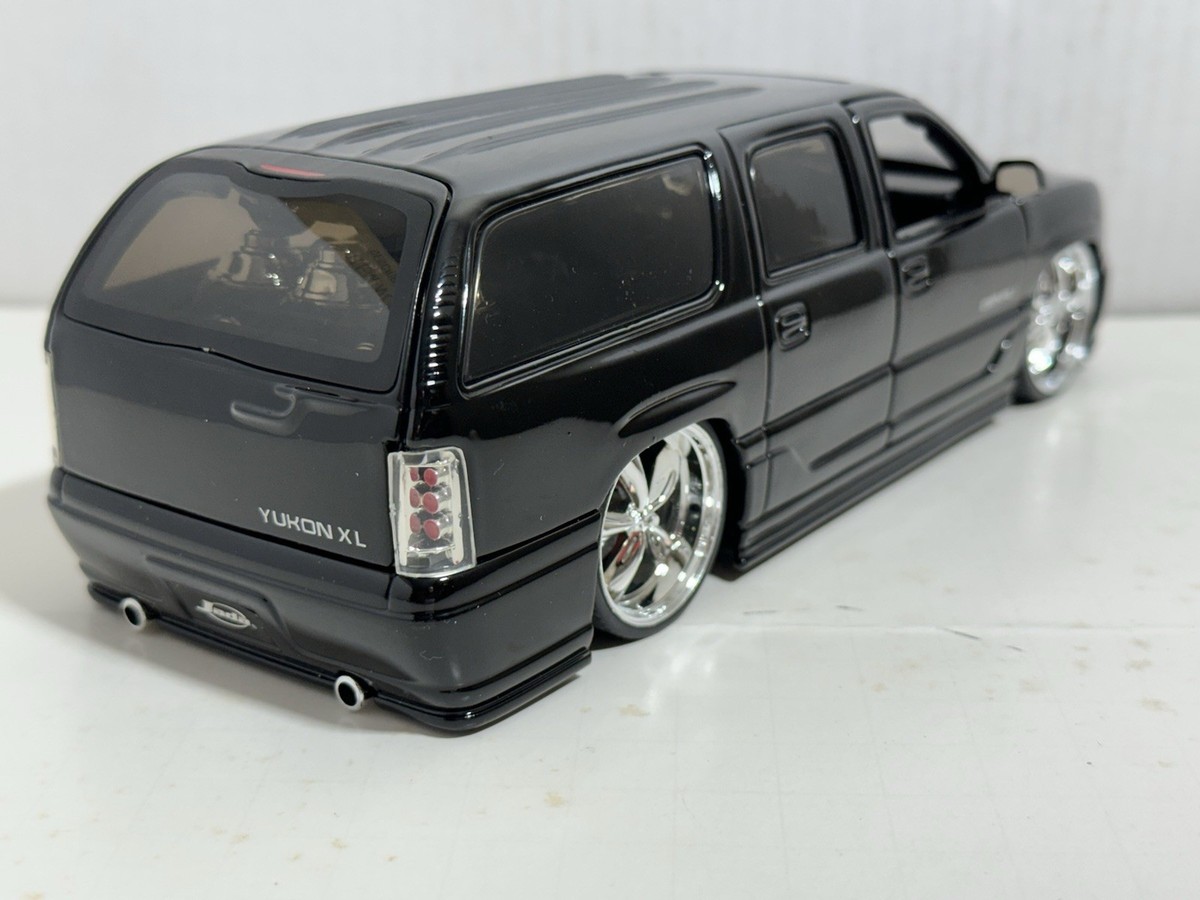 JADA BIGTIME BTK 2002 GMC YUKON DENALI BLACK 1:24 DIECAST MODEL