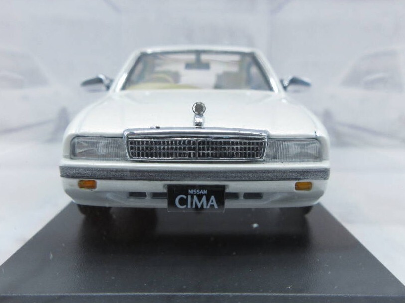 Kyosho 1/43 Nissan Gloria CIMA Fy31 White Pearl 03709w for sale
