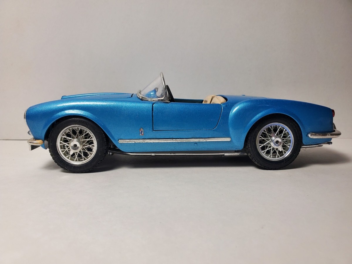 Bburago 1955 Lancia Aurelia B24 Spider Convertible 1:18 Scale