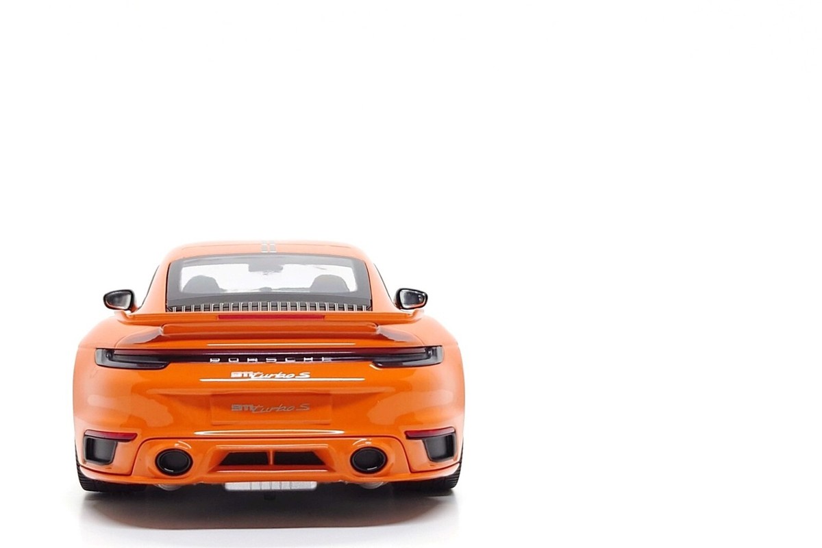 Minichamps 1:18 Porsche 911 Turbo S (992) 20 Years China Edition