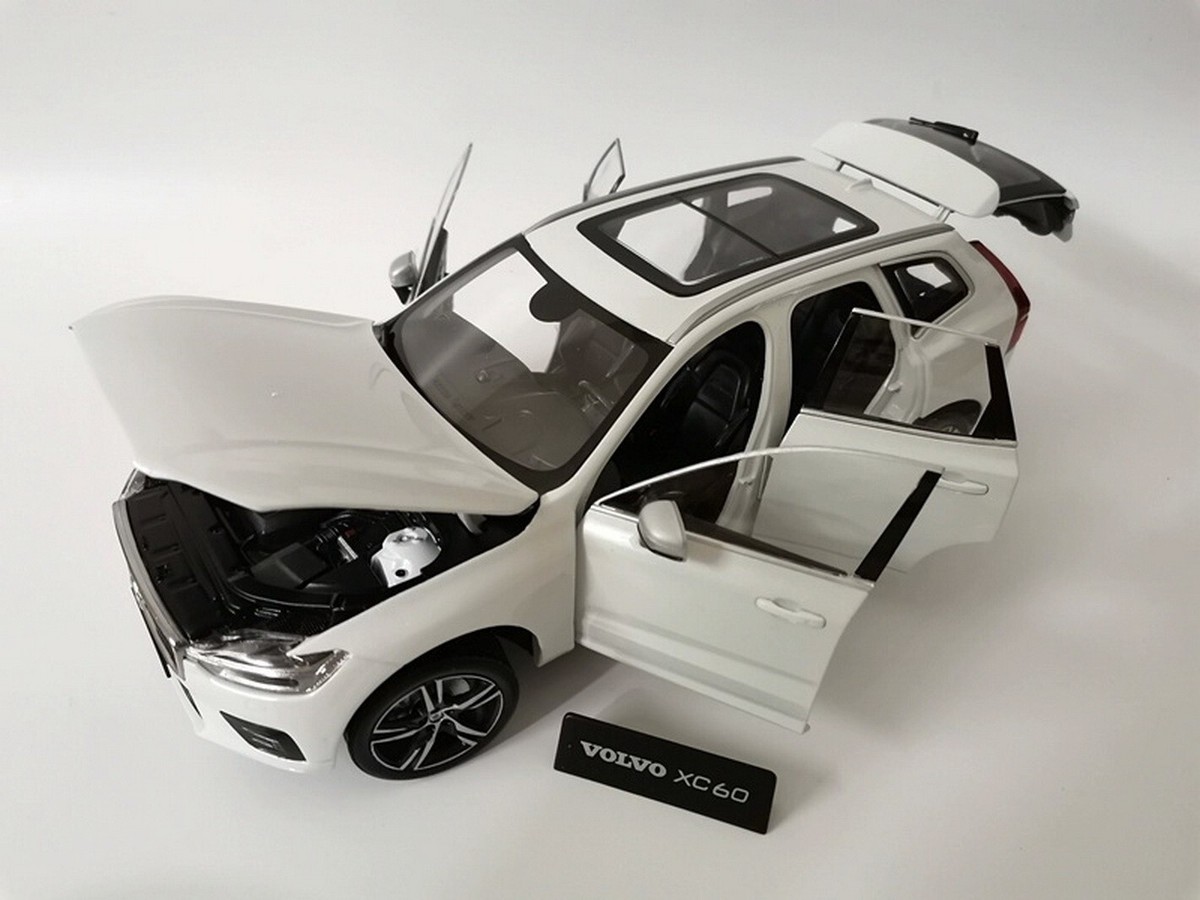 1/18 Scale VOLVO XC60 2018 White Diecast Car Model Collection Toy