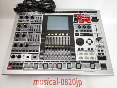 Roland MC-909 Music Sampler Sampling Groovebox Drum machine
