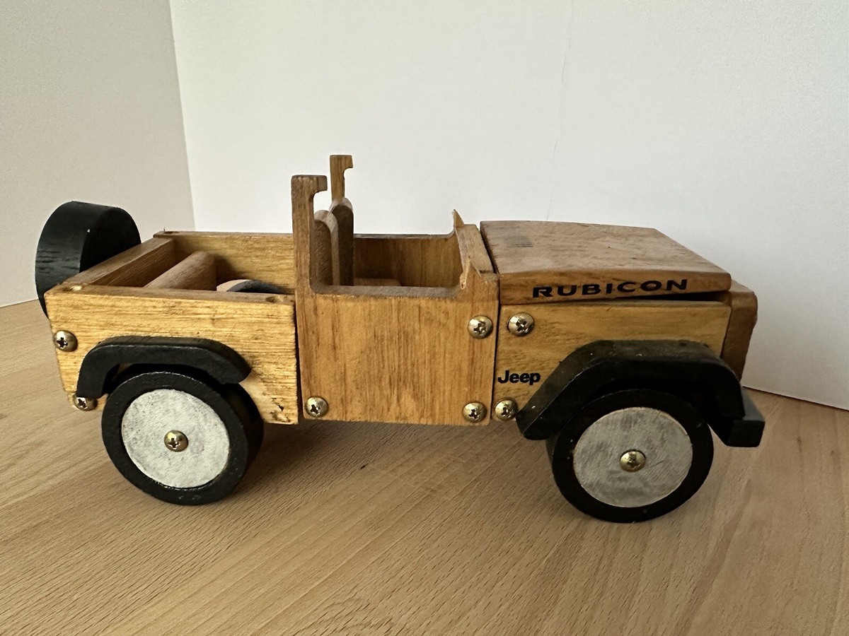 2006 Planet Toys JEEP Wrangler Rubicon Hand Made Wooden Truck Toy