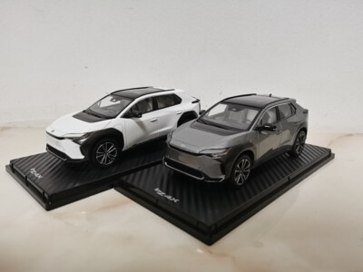 1/30 Toyota bZ4X 2022 Metal Diecast Model Car Collection Ornaments
