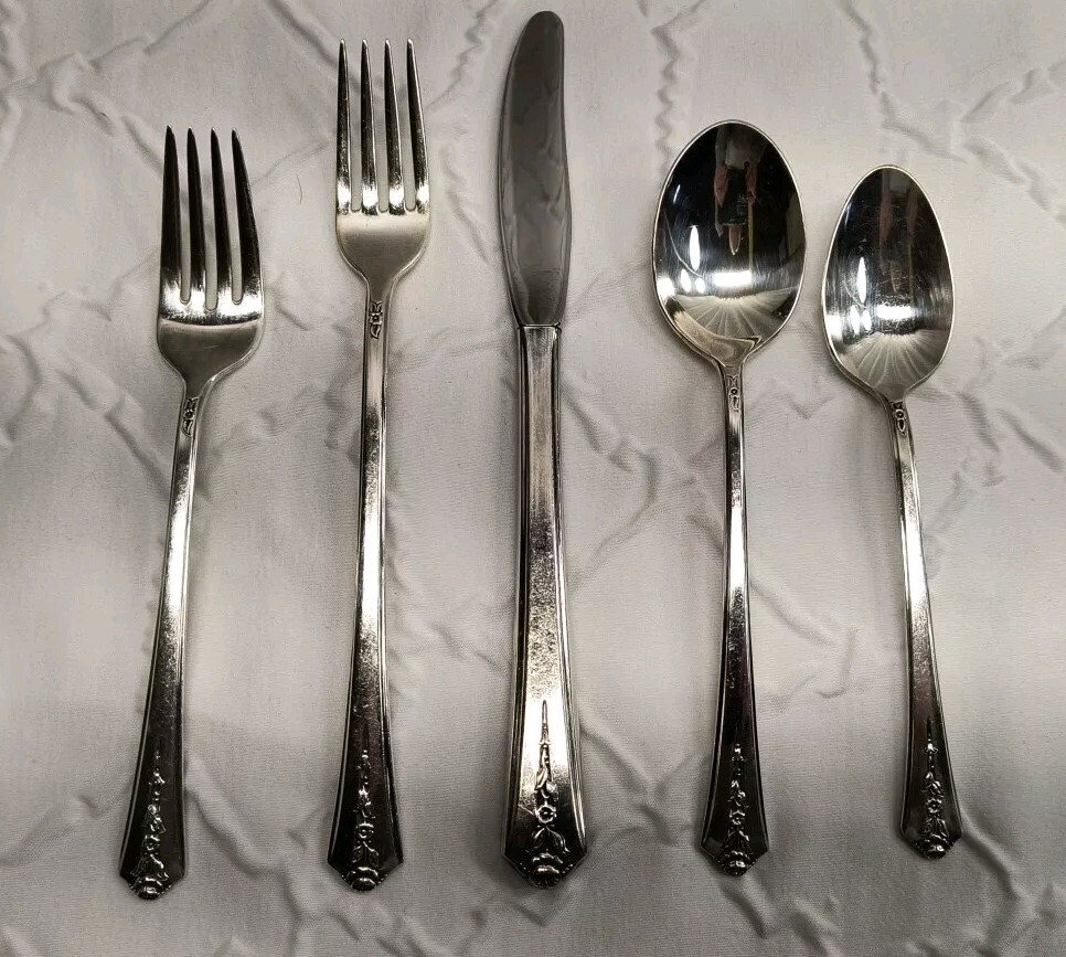 Holmes & Edwards Inlaid IS Silver Plate Spring Garden Flatware Set