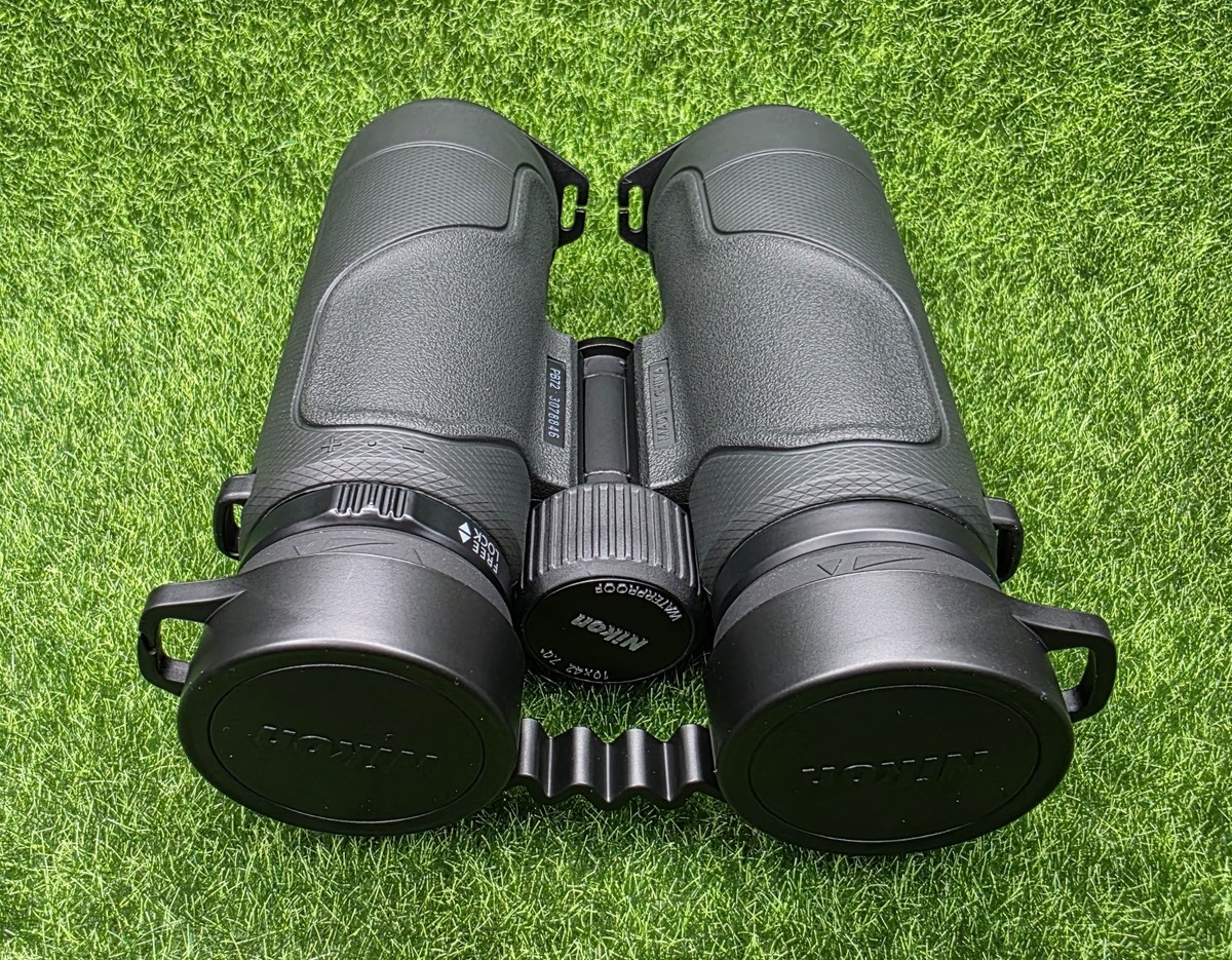 Nikon PROSTAFF P7 10x42 Binoculars, Waterproof, Dielectric Optic