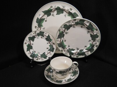 Wedgwood Napoleon Ivy Dinnerware, Dinner/Luncheon/Dessert Plates