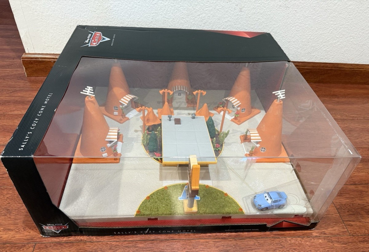Disney/Pixar Cars Precision Series Sally's Cozy Cone Motel Playset