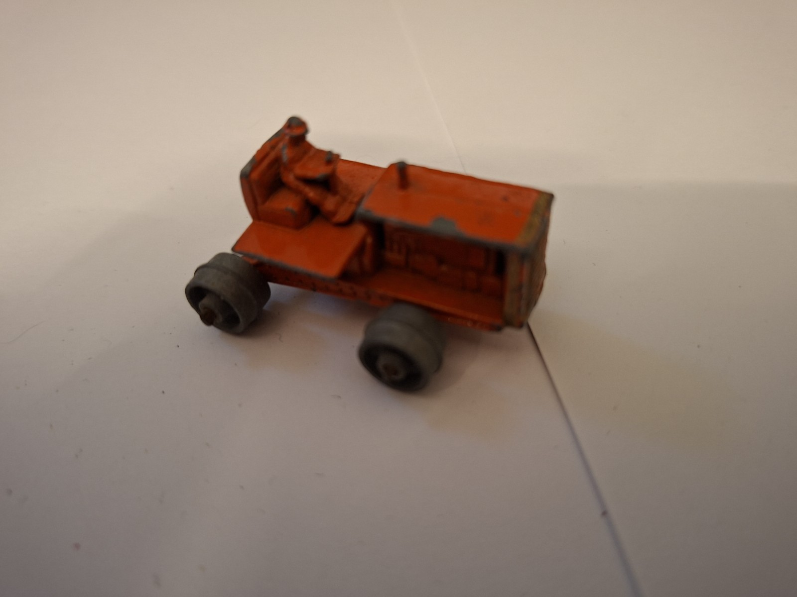 Matchbox 8a, Caterpillar Tractor - Free Price Guide & Review