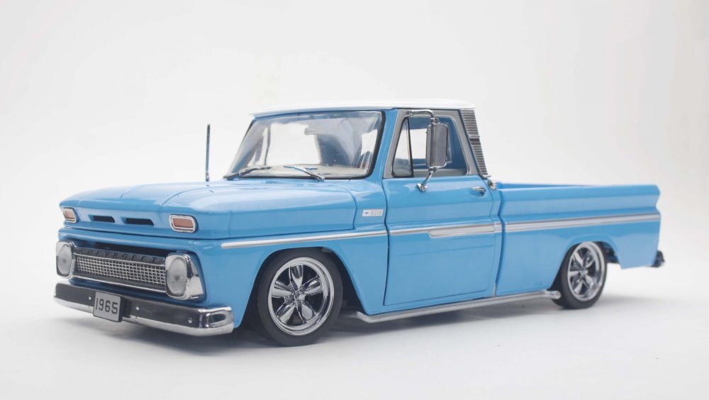 1965 CHEVY C-10 STYLESIDE PICKUP LOWRIDER 1/18 scale DIECAST CAR