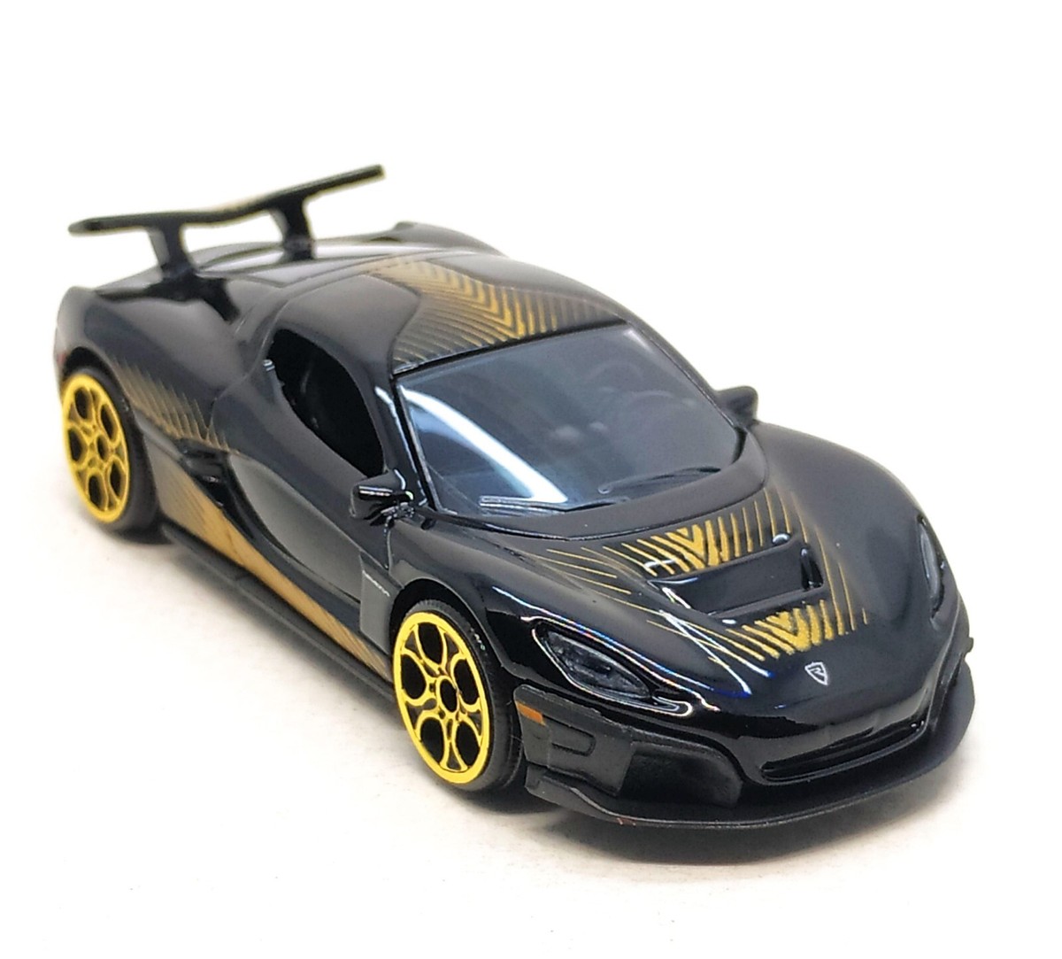 Majorette Rimac Nevera Black / Gold 1:64 3