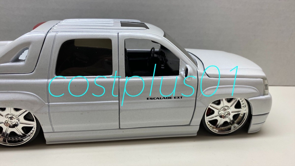 JADA BTK 2002 CADILLAC ESCALADE EXT 1:24 WHITE | eBay