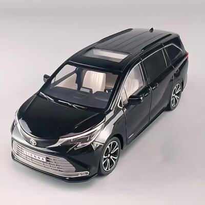 1:24 Diecast Vehicle for Toyota Sienna Model Car Toy Collectible