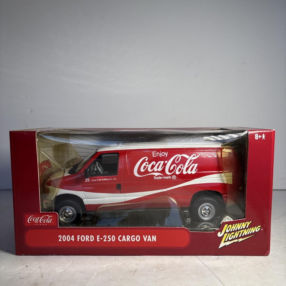 Johnny Lightning 2004 Ford E-250 Cargo Van 1:24 Coca-Cola Diecast