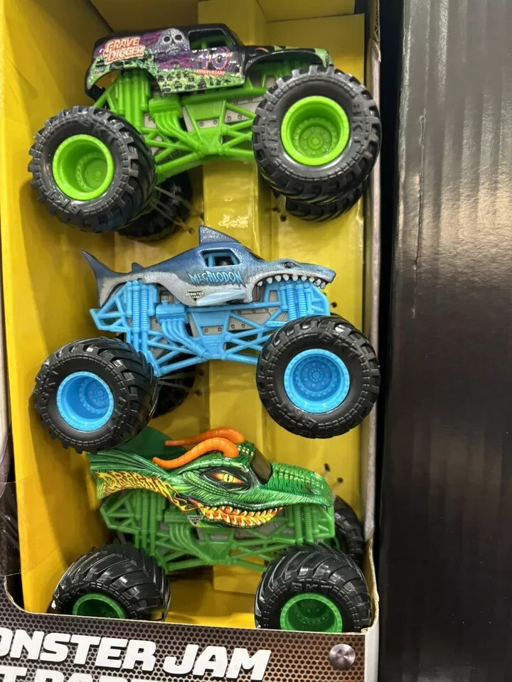 Monster Jam Pit Party &Go 1:64 diecast 10 trucks carrying case