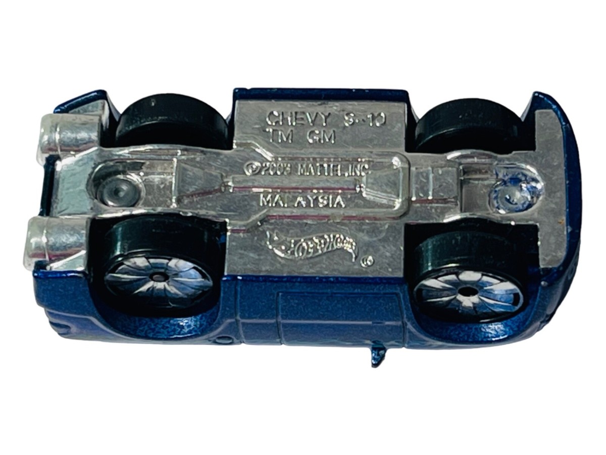 Mattel Chevy Truck S-10 - Scale: 1/64 - Blue w/Sea Blue Accents