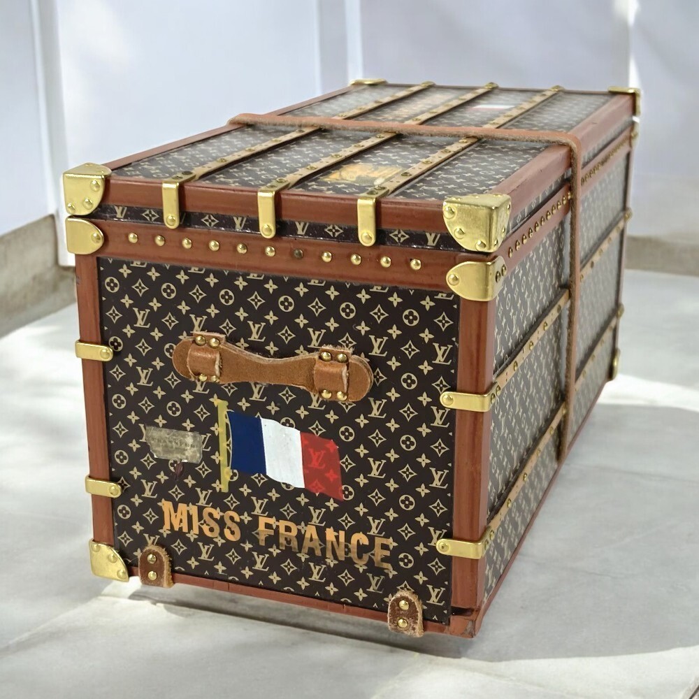 LOUIS VUITTON Miss France Monogram Mini Trunk Paper Weight Brown