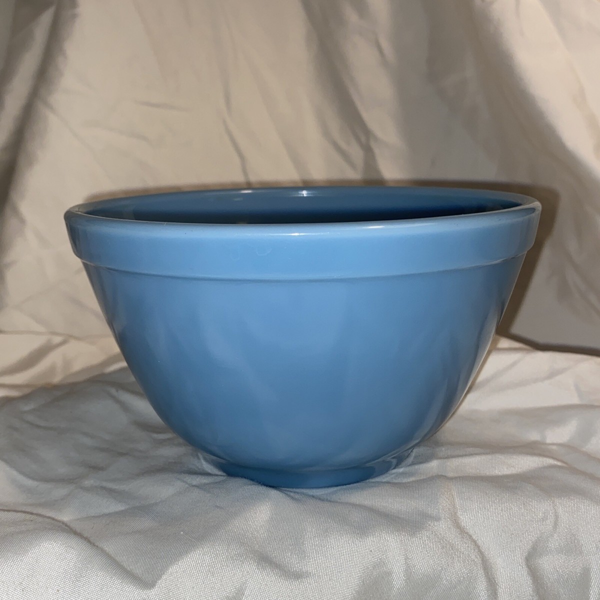 PYREX Delphite Blue Bluebell Small 1.5 Pint Bowl #401 Vintage