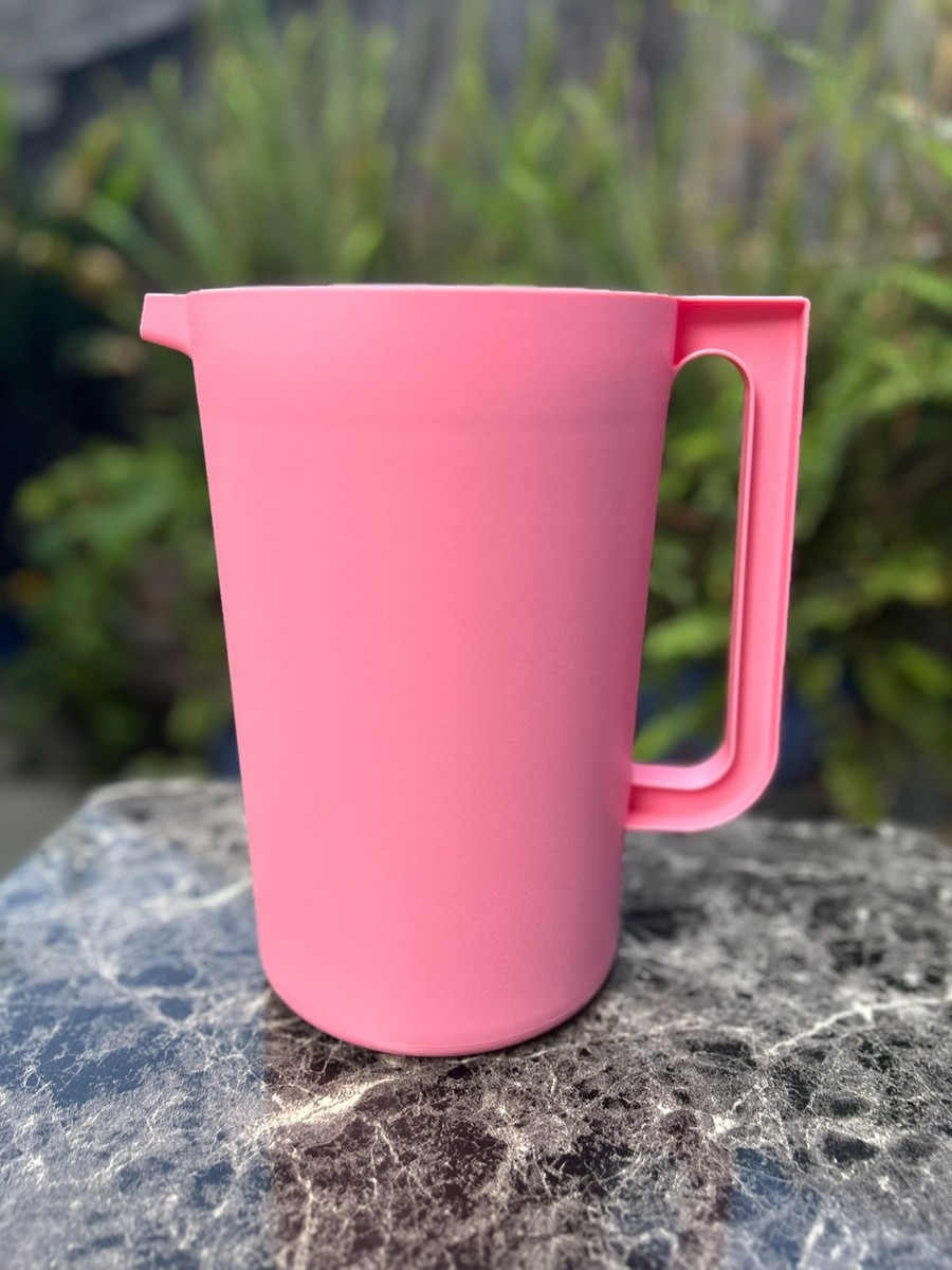 Tupperware Classic Pitcher Pink, 1 Gallon Capacity! FREE SHIPPING