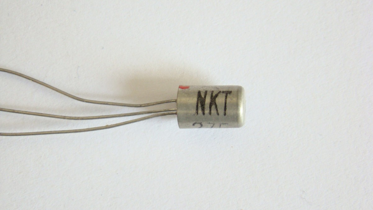 ONE ORIGINAL VINTAGE NEWMARKET NKT275 GERMANIUM TRANSISTOR FOR