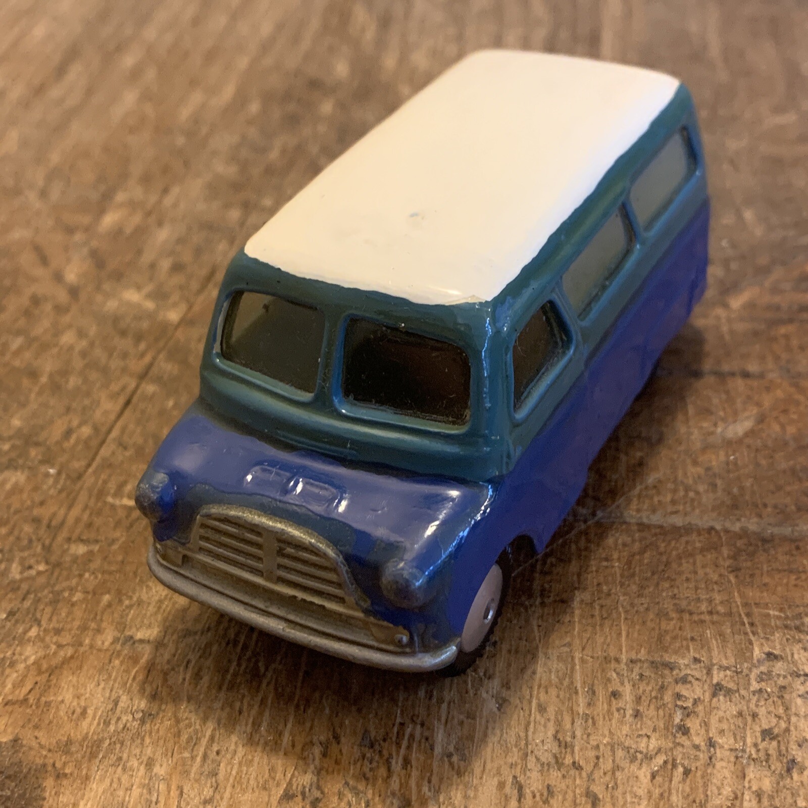 Corgi 412, Bedford Ambulance - Free Price Guide & Review