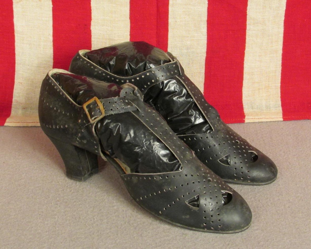 Vintage 1930s Black Leather Buckle Strap Heels Shoes Sz.5 Nice