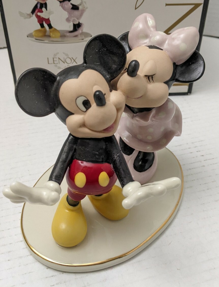 Lenox Disney Minnie Sneaks A Kiss From Mickey Figurine Mouse Love