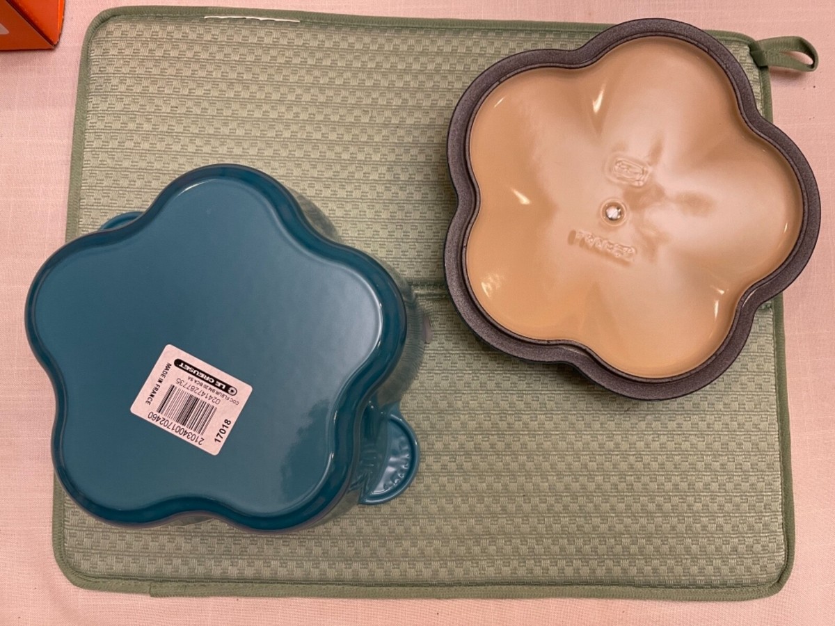 Le Creuset Caribbean Blue Flower cocotte cast iron 2qt French oven