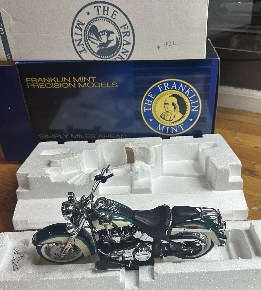 Franklin Mint Harley Davidson 2009 Softail Deluxe Green/white 1/10