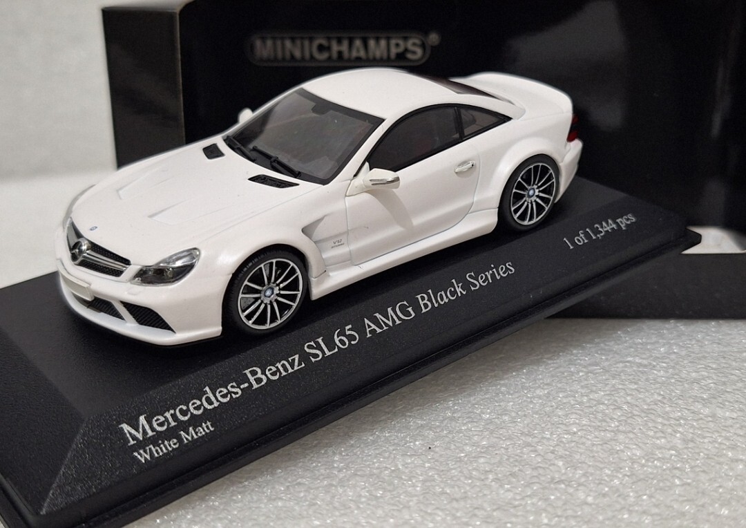 1)Mercedes-Benz SL65 AMG Black Series R230 Matt White 1:43