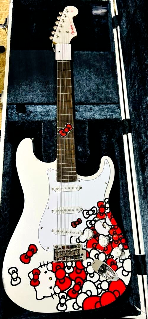 Fender Made in Japan Limited Hello Kitty Stratocaster From Japan