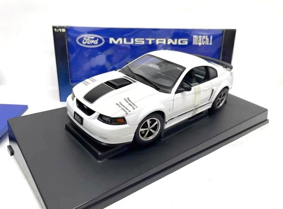 SUPER RARE* Autoart 1/18 2003 Ford Mustang Mach I (Oxford White