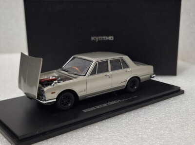 1) Nissan Skyline 2000 GT-R 1969 4 Door Silver 1:43 Kyosho 05511S