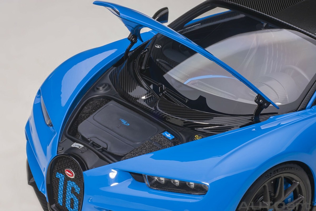 70997 AUTOart 1:18 Bugatti Chiron Sports 2019 French blue / carbon