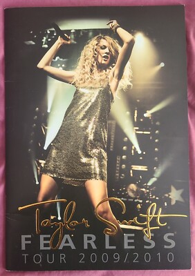 TAYLOR SWIFT 2009 / 2010 FEARLESS TOUR CONCERT PROGRAM BOOK