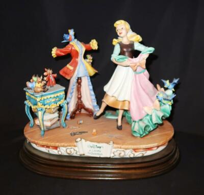 Disney Laurenz Capodimonte A SURPRISE FOR CINDERELLA, LZD6510 LE