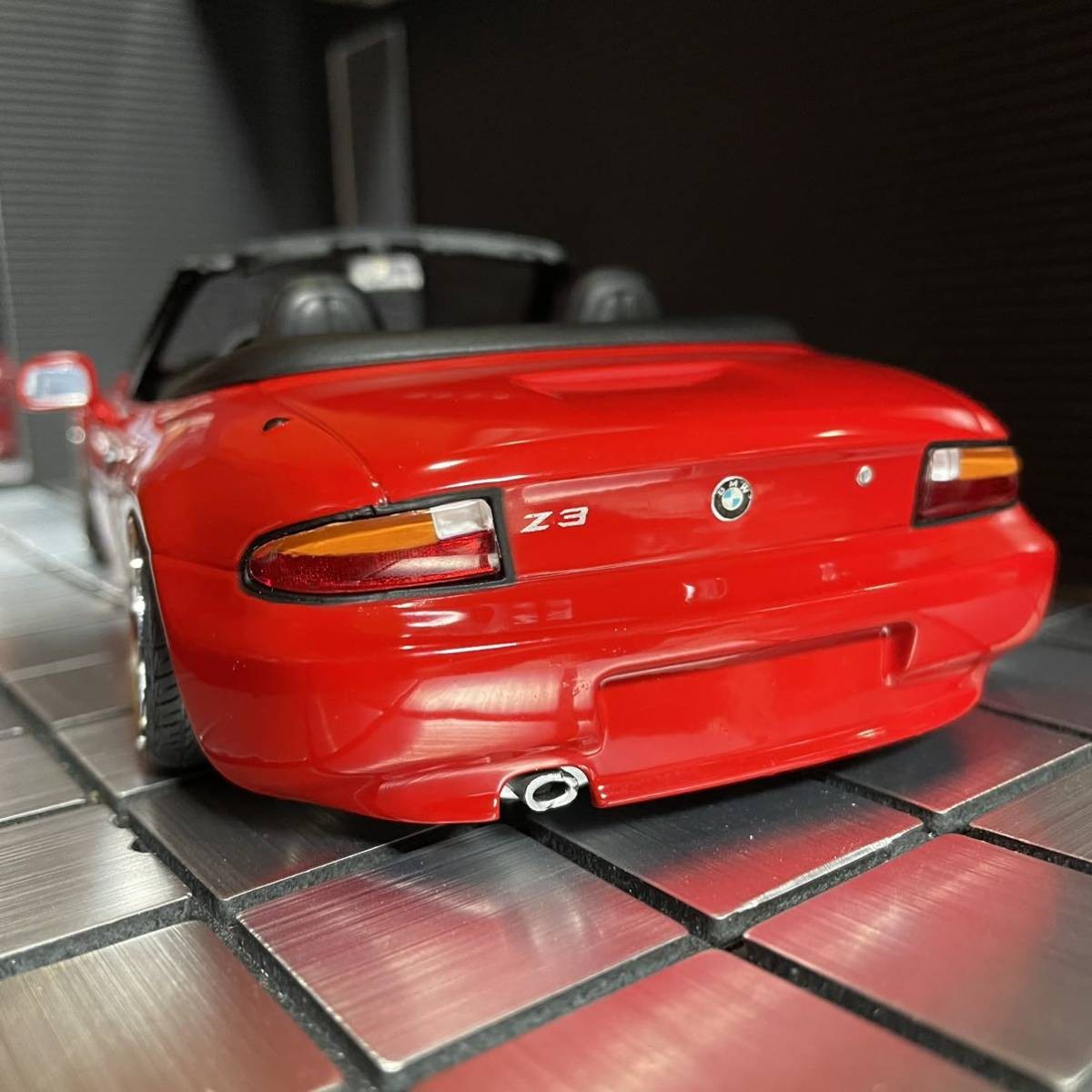 UT-Models 1/18 BMW Z3 Roadster (Lowdown custom specification) Die