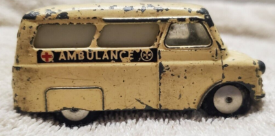 Corgi Toys No 412 Bedford Utilecon Ambulance - Made In Great