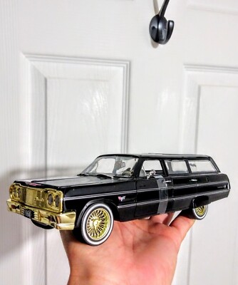 Jada Toy Lowrider Gold Version 1:24 Scale 1964 Chevy Impala