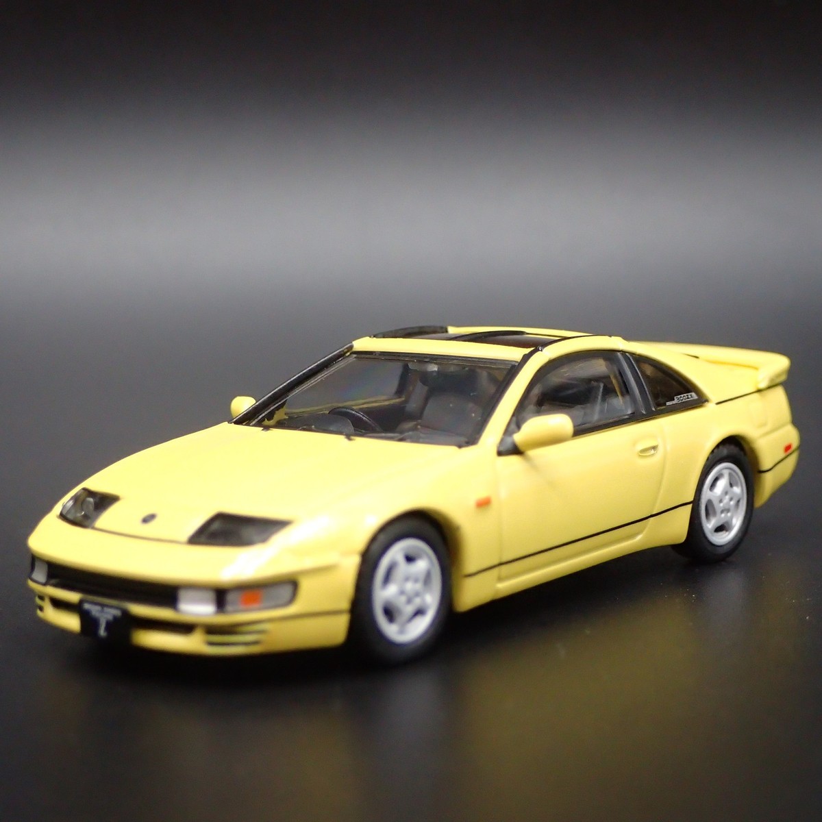 1989-2000 NISSAN FAIRLADY 300ZX Z32 YELLOW 1:64 SCALE DIORAMA