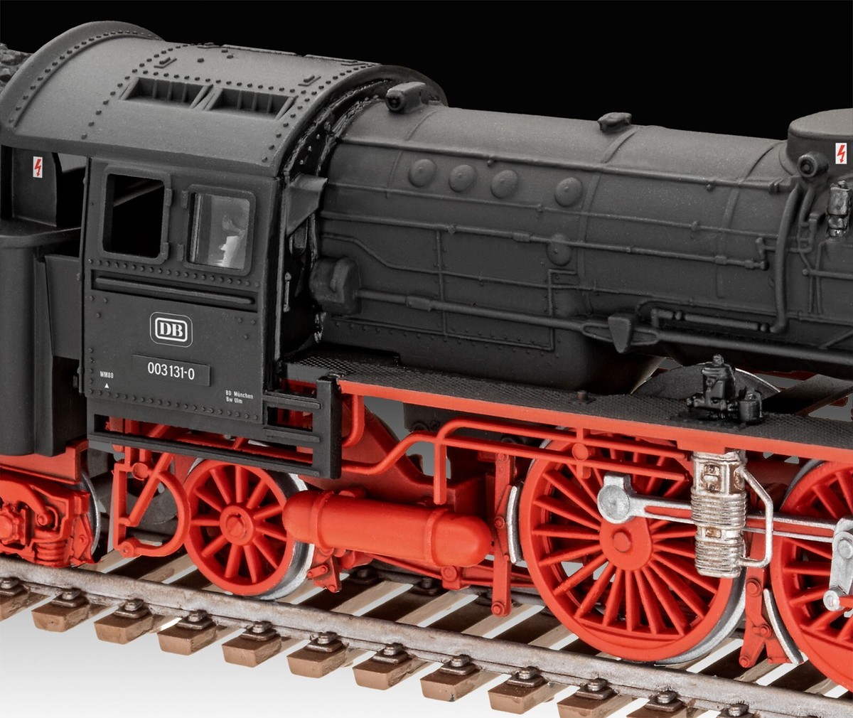 Revell-Germany 1/87 BR03 German Express Steam Locomotive w/Tender