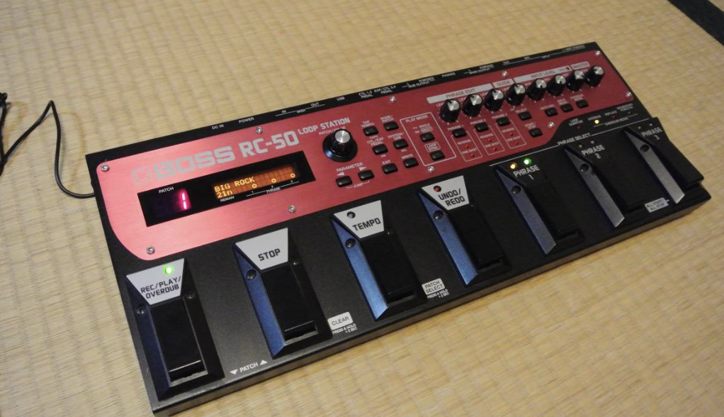 BOSS RC-50 Loop Station Looper Guitar Effects Pedal Free shipping