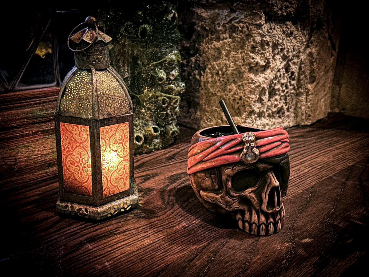 Disney Beak & Barrel Plunderer's Punch Pirate Skull 1st Edition