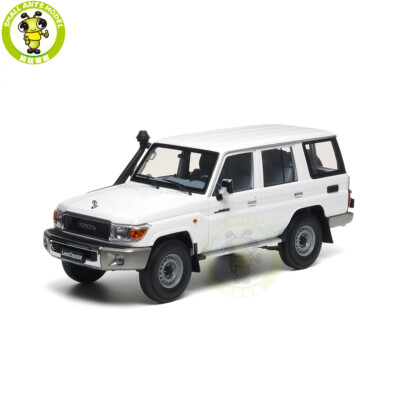 1/18 Toyota Land Cruiser 70 Series J76 LC76 Almost Real 870103