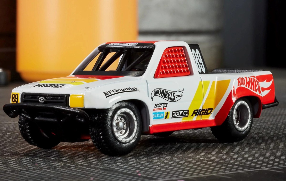 1:64 Hot Wheels Limited Ed 2024 RLC Elite 64 1989 Toyota HiLux